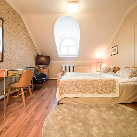فندق Hotelli-ravintola Maentaen Klubi 3*